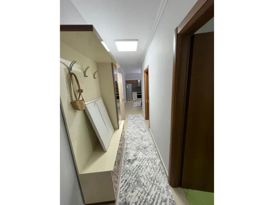 Tirane, jepet me qera apartament 2+1 Kati 5, 108 m² 650 € 