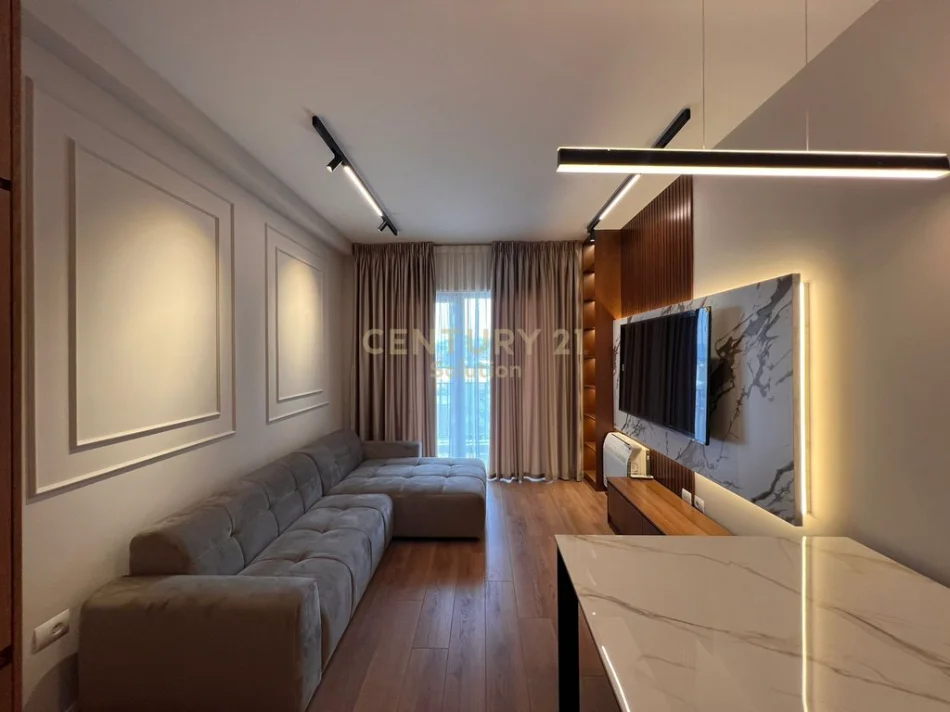 Tirane, shitet apartament 1+1 Kati 4, 59 m² 155.000 € (pallati me shigjeta)