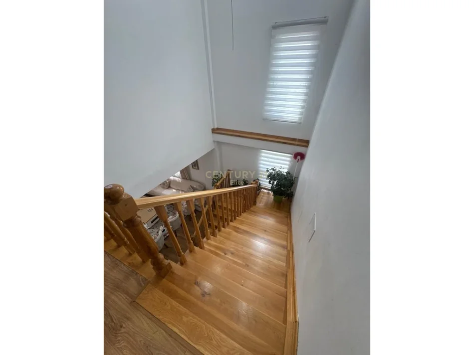 Tirane, shitet Vile 2 Katshe Kati 2, 324 m² 630.000 € (Farke)