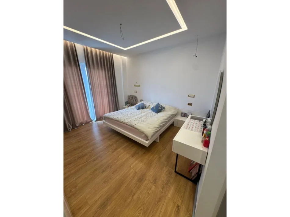 Tirane, shitet Vile 2 Katshe Kati 2, 324 m² 630.000 € (Farke)
