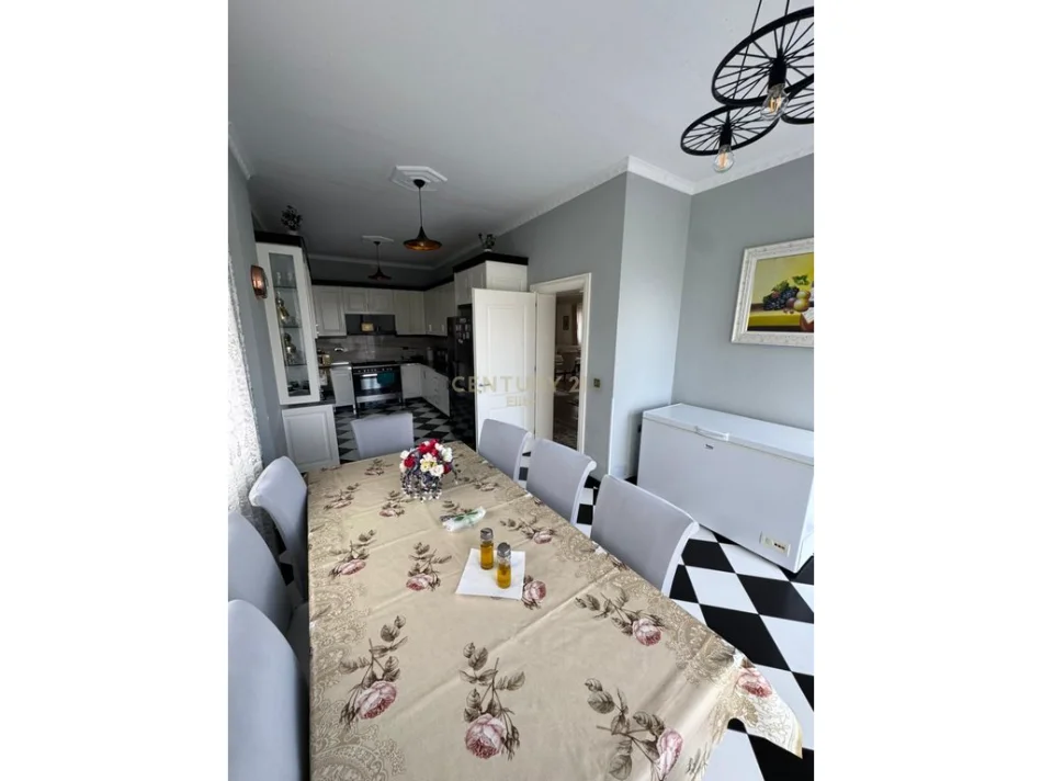 Tirane, shitet Vile 2 Katshe Kati 2, 324 m² 630.000 € (Farke)