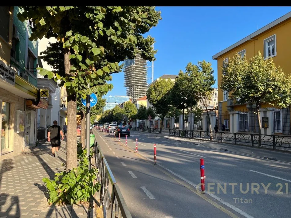 Shqiperi, jepet me qera ambjent biznesi Kati 0, 70 m² 1.200 € (rruga e durresit)