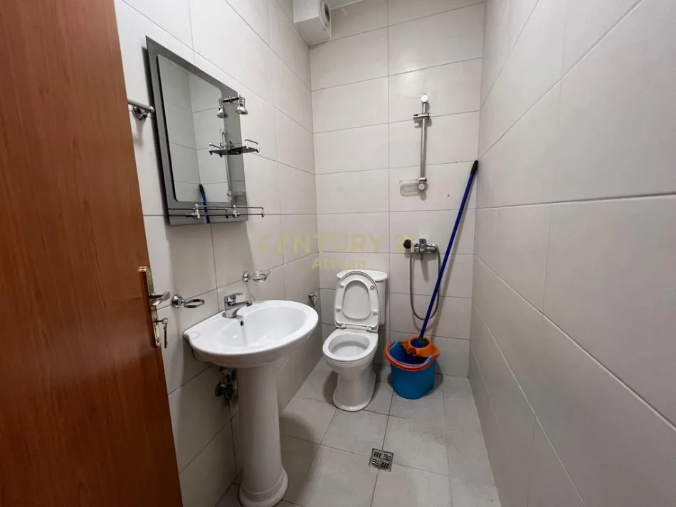 Tirane, jepet me qera garsonier 1+1 Kati 1, 45 m² 400 € (Brryli)