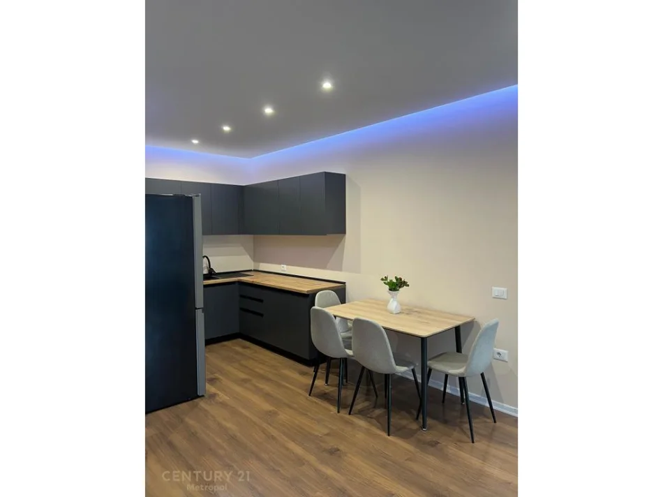 Tirane, jepet me qera apartament 2+1 Kati 5, 105 m² 700 € (Rruga e Dibres)