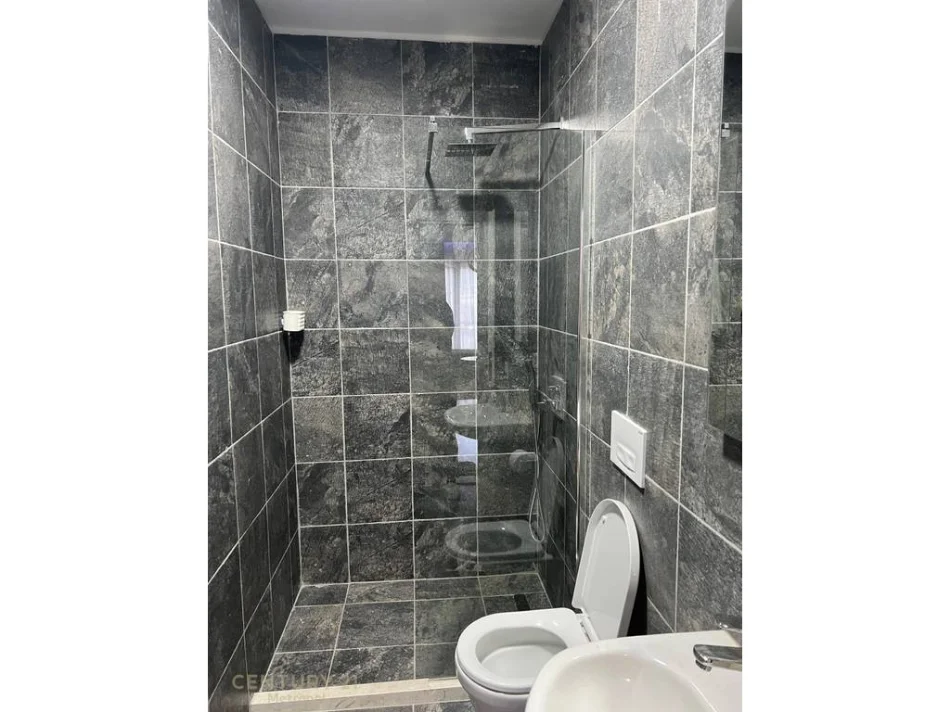 Tirane, jepet me qera apartament 2+1 Kati 5, 105 m² 700 € (Rruga e Dibres)
