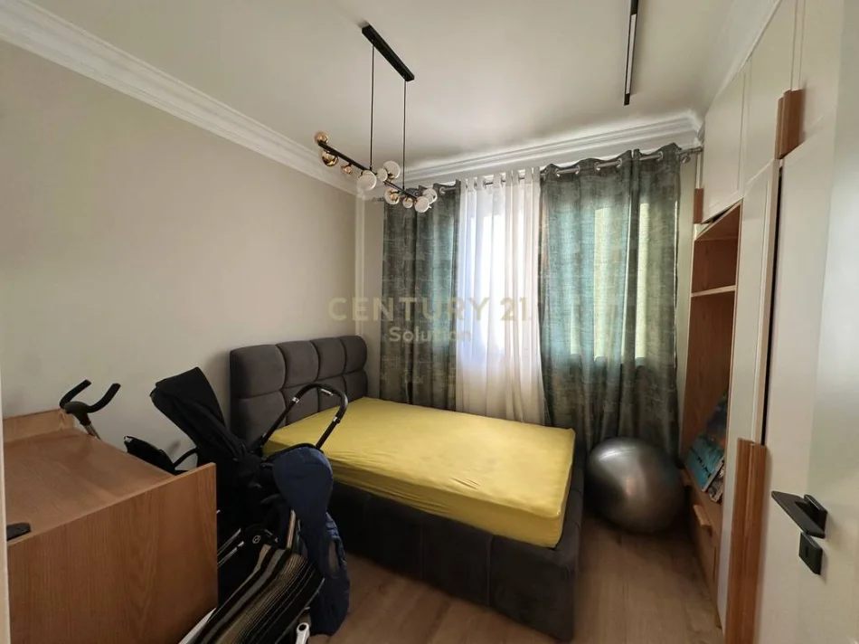 Tirane, shitet apartament 3+1 Kati 7, 233 m² 310.000 € (astiri)