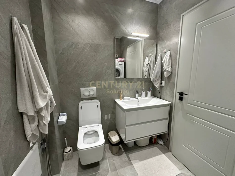 Tirane, shitet apartament 3+1 Kati 7, 233 m² 310.000 € (astiri)