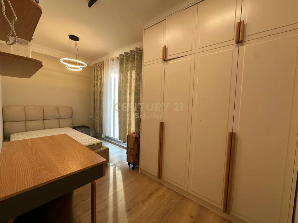 Tirane, shitet apartament 3+1 Kati 7, 233 m² 310.000 € (astiri)