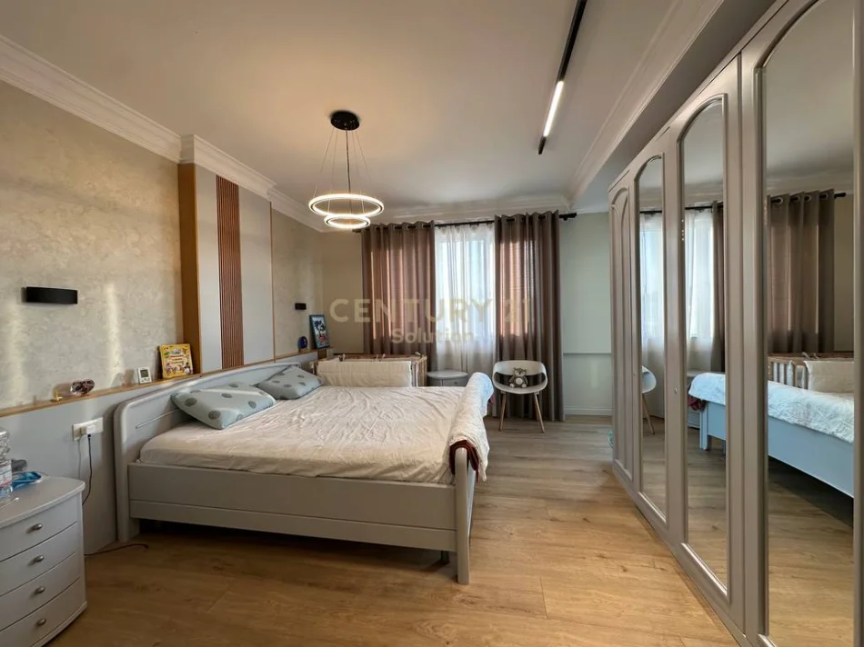 Tirane, shitet apartament 3+1 Kati 7, 233 m² 310.000 € (astiri)