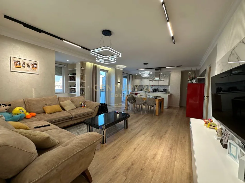 Tirane, shitet apartament 3+1 Kati 7, 233 m² 310.000 € (astiri)