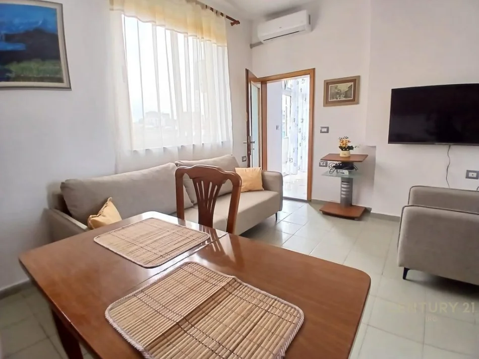 Tirane, jepet me qera apartament 2+1 Kati 5, 80 m² 650 € (Ambasada Polake)