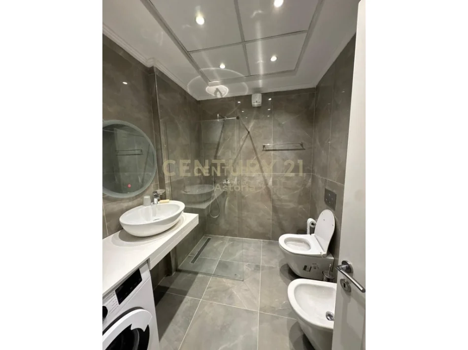 Tirane, jepet me qera apartament 1+1+Ballkon Kati 2, 70 m² 600 € (don bosko)