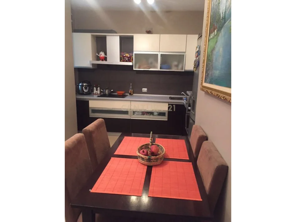 Tirane, jepet me qera apartament 1+1 Kati 5, 70 m² 750 € (Shallvare)