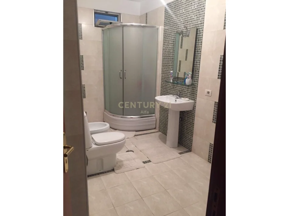 Tirane, jepet me qera apartament 1+1 Kati 5, 70 m² 750 € (Shallvare)