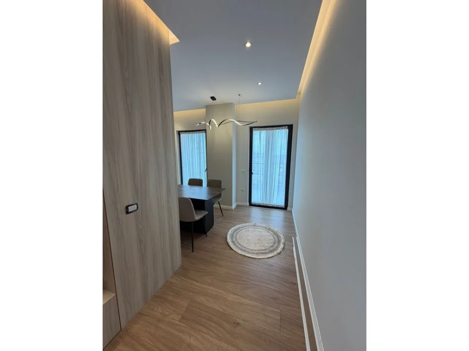 Tirane, jepet me qera apartament 1+1+Ballkon Kati 12, 82 m² 1.200 € (rruga e barrikadave)