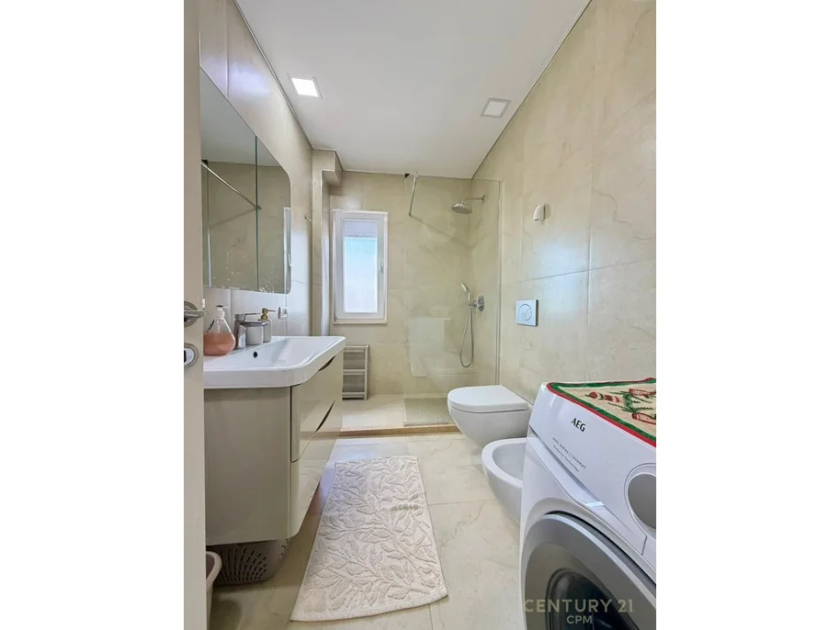 Tirane, jepet me qera apartament 2+1 Kati 4, 65 m² 450 € (xhamlliku)