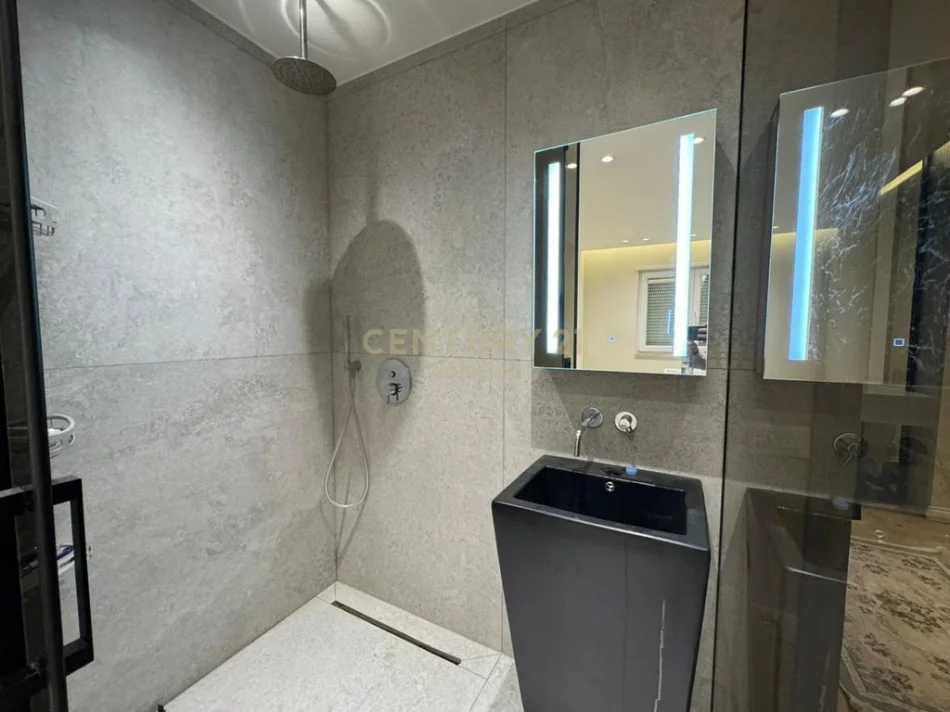 Tirane, shitet apartament 2+1 Kati 6, 105 m² 170.000 € (Astir)