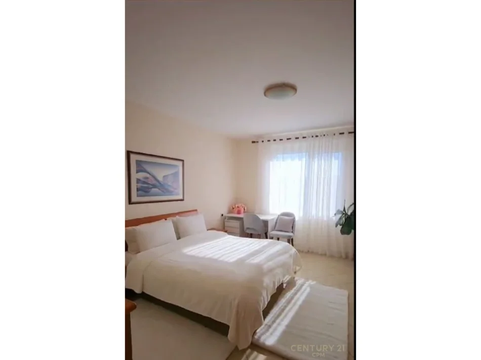 Tirane, jepet me qera apartament 2+1+Ballkon Kati 11, 130 m² 1.300 € (ish blloku)