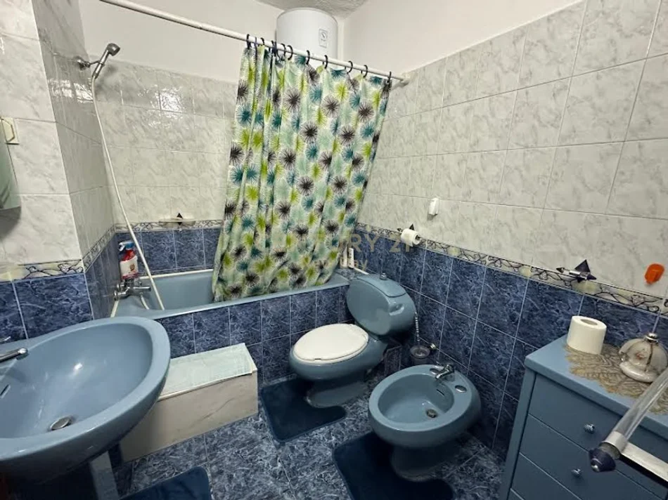 Tirane, jepet me qera apartament 2+1+Ballkon Kati 3, 100 m² 1.000 € (sami frasheri)