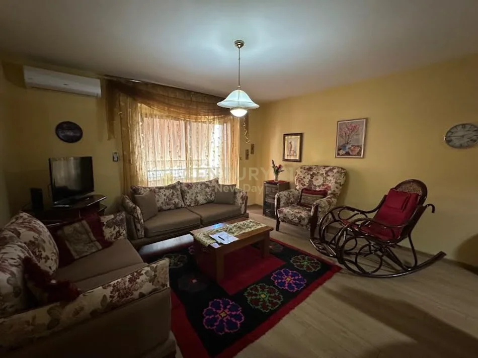 Tirane, jepet me qera apartament 2+1+Ballkon Kati 3, 100 m² 1.000 € (sami frasheri)