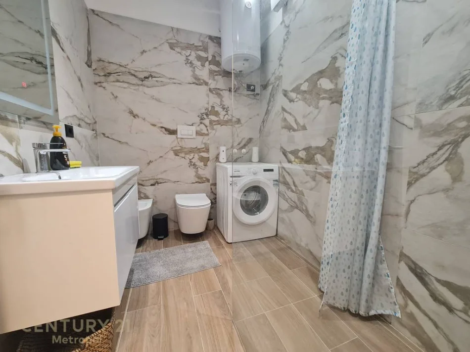 Tirane, jepet me qera 1+1 Kati 1, 80 m² 800 € (teg)