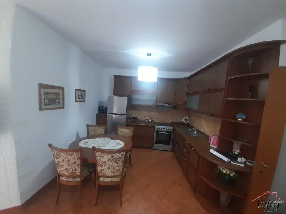 Tirane, jepet me qera apartament 2+1 Kati 6, 75 m² 600 € (Zogu i zi)