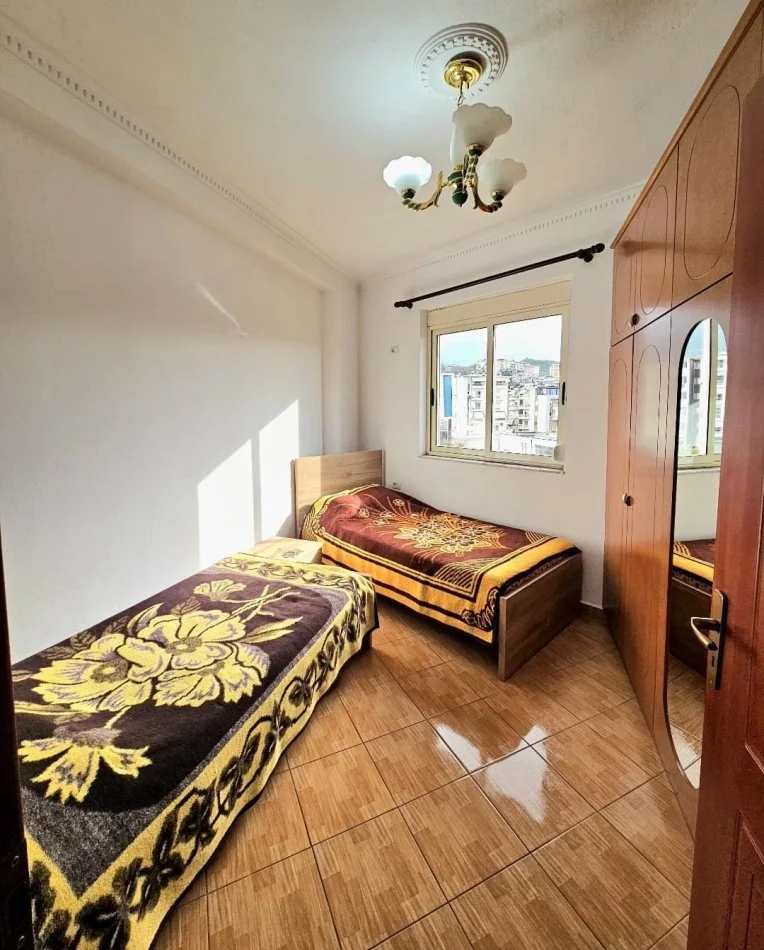 Tirane, jepet me qera apartament 2+1 Kati 5, 450 € 