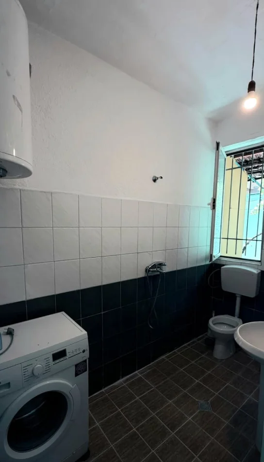 Tirane, jepet me qera apartament 1+1 Kati 1, 59 m² 380 € (Zogu i Zi prapa Er Petrol)