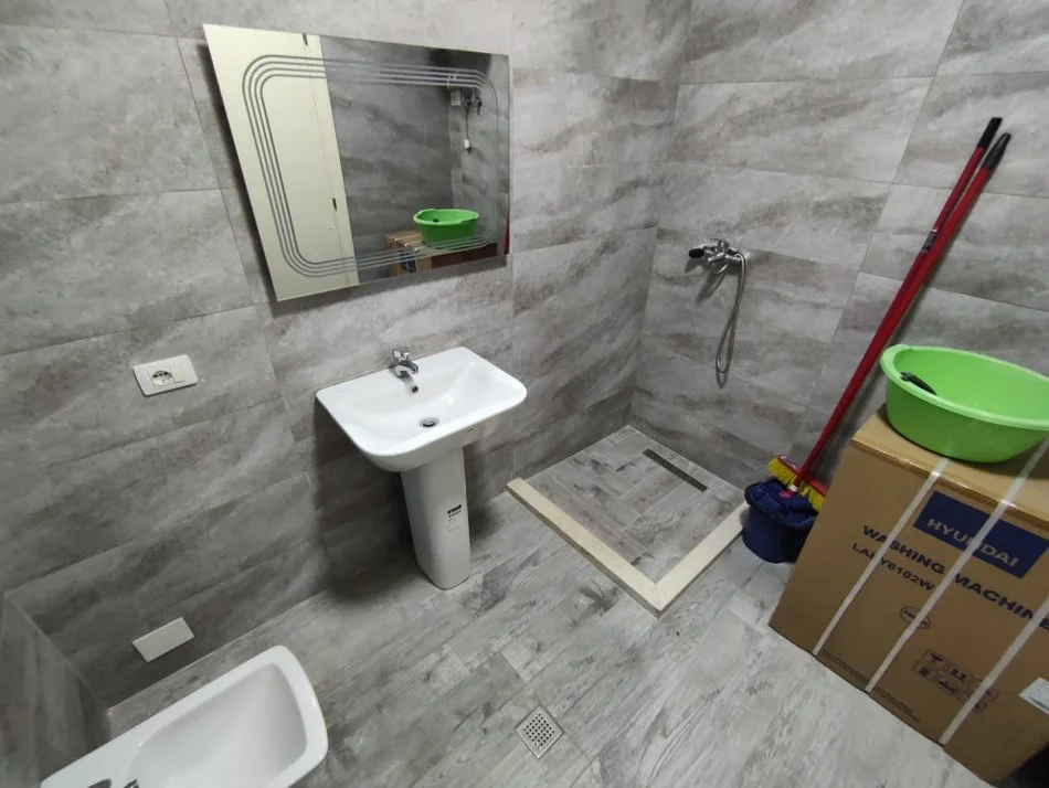 Tirane, jepet me qera apartament 2+1 Kati 2, 58 m² 600 € (Prokuroria e tiranes)