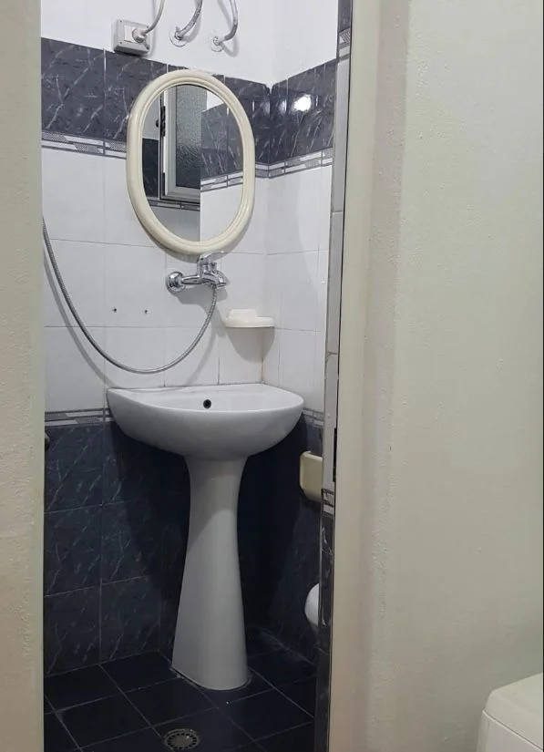 Tirane, jepet me qera garsonier Kati 2 ,320 € (Prane Klinikes Ortodokse)