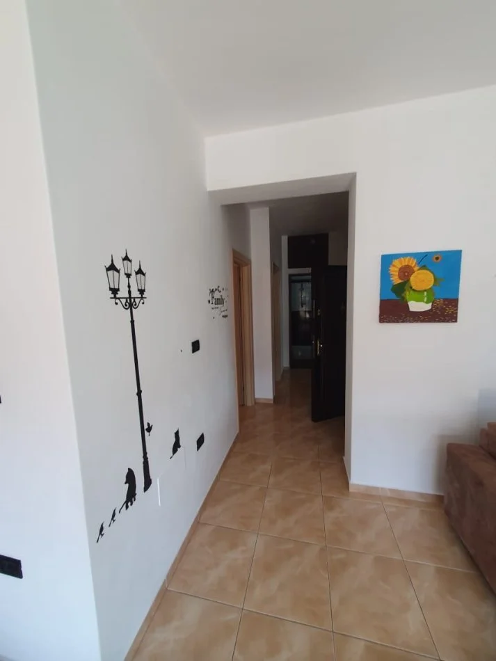 Tirane, jepet me qera apartament 3+1+Ballkon Kati 2, 115 m² 390 € (Yzberisht)