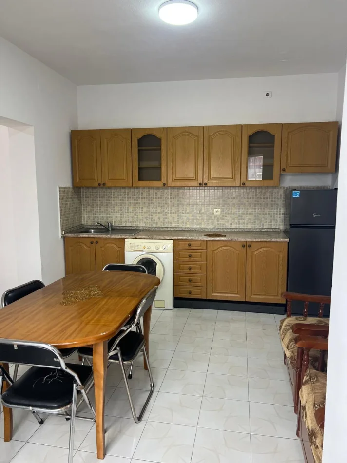 Shqiperi, jepet me qera apartament 1+1+Ballkon Kati 5, 80 m² 450 € (Ambasada Amerikane)