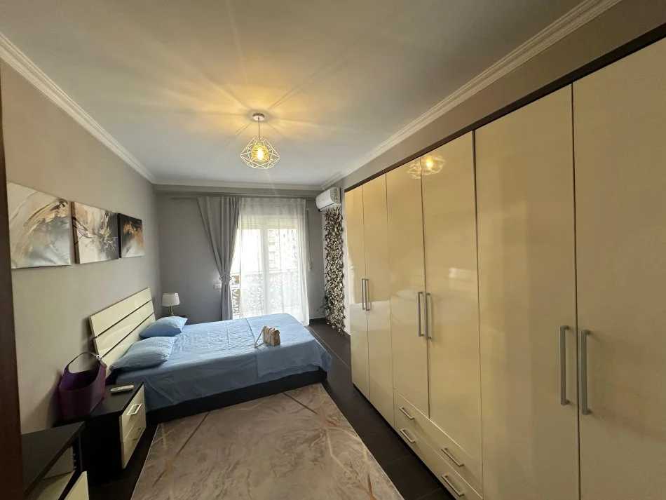 Tirane, jepet me qera apartament 2+1 Kati 7, 120 m² 1.000 € (Zogu zi)