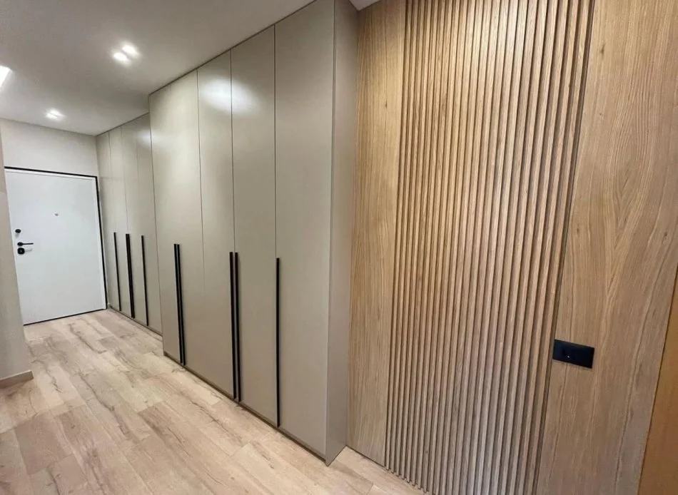 Tirane, jepet me qera apartament 2+1+Ballkon Kati 7, 101 m² 1.000 € (Nenkalimi i Komunes e Parisit)