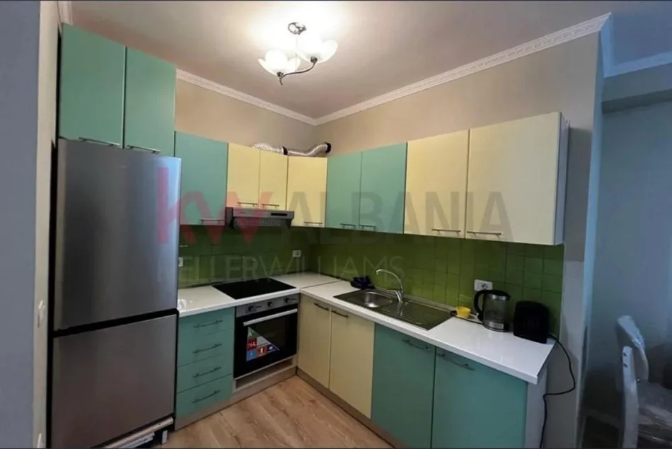 Tirane, jepet me qera apartament 1+1+Ballkon Kati 3, 55 m² 500 € (Xhamia e Tabakeve)