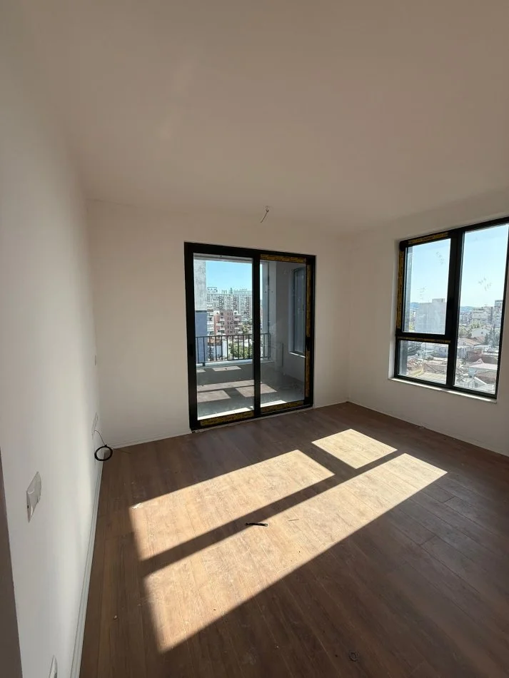 Tirane, jepet me qera apartament 2+1 Kati 2, 100 m² 800 € 