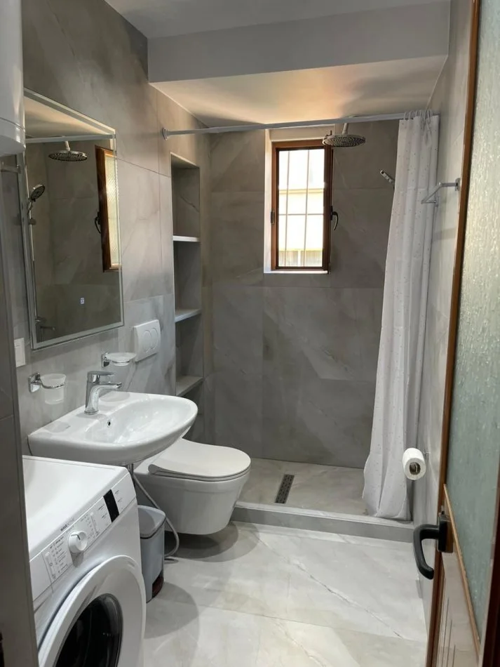 Tirane, jepet me qera apartament 2+1 Kati 3, 85 m² 600 € 