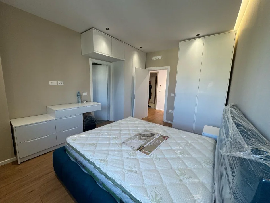 Tirane, jepet me qera apartament 2+1 Kati 2, 120 m² 750 € (Ish fusha e aviacionit)