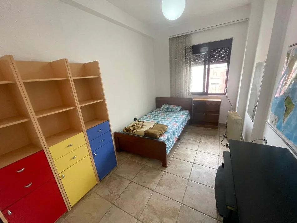 Tirane, jepet me qera apartament 3+1 Kati 6, 100 m² 700 € (Mine Peza)
