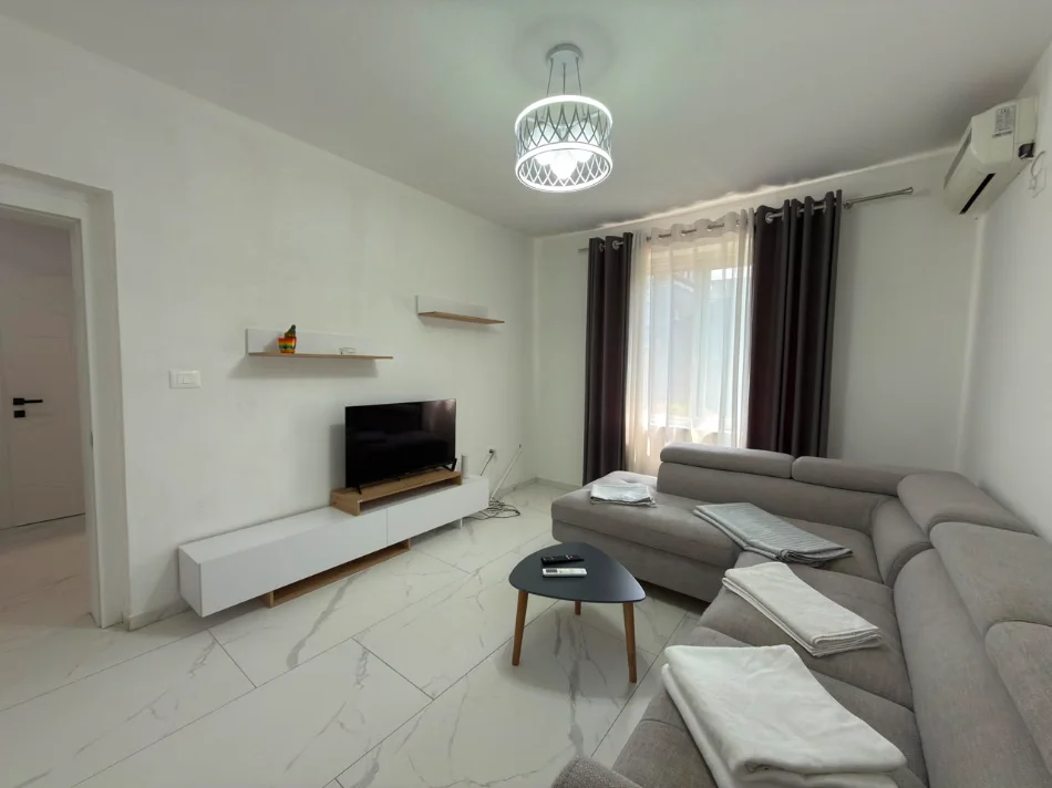 Tirane, jepet me qera apartament 1+1+Ballkon Kati 4, 87 m² 700 € (Rruga Elbasanit)