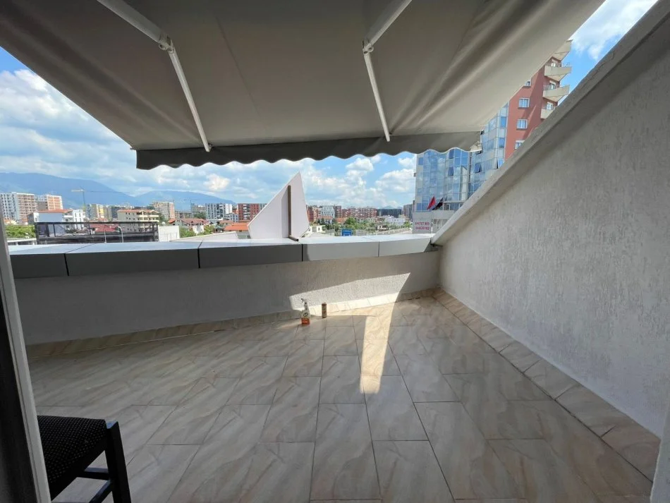 jepet me qera , 75 m²,rruge kryesore astir 370 €