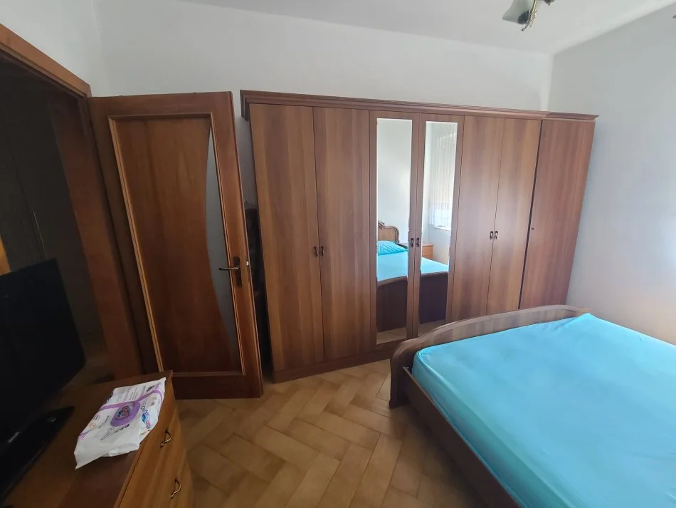 Tirane, jepet me qera apartament 2+1+Ballkon Kati 3, 100 m² 600 € (Tregu Elektrik)