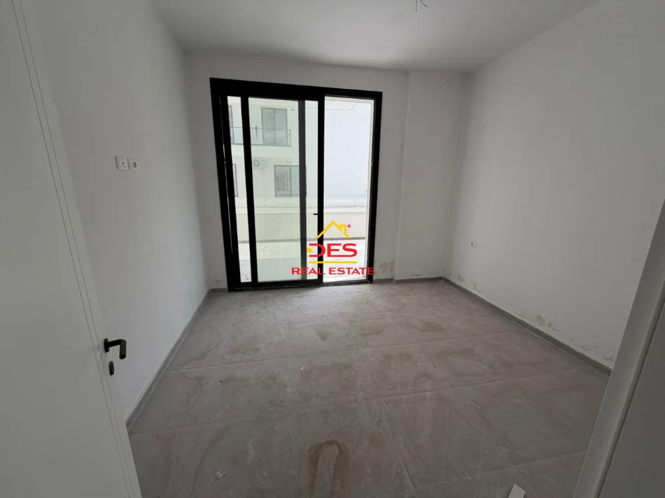 Vlore, shitet apartament 1+1+Ballkon Kati 1, 74 m² 198.030 € (Uji i Ftohtë)