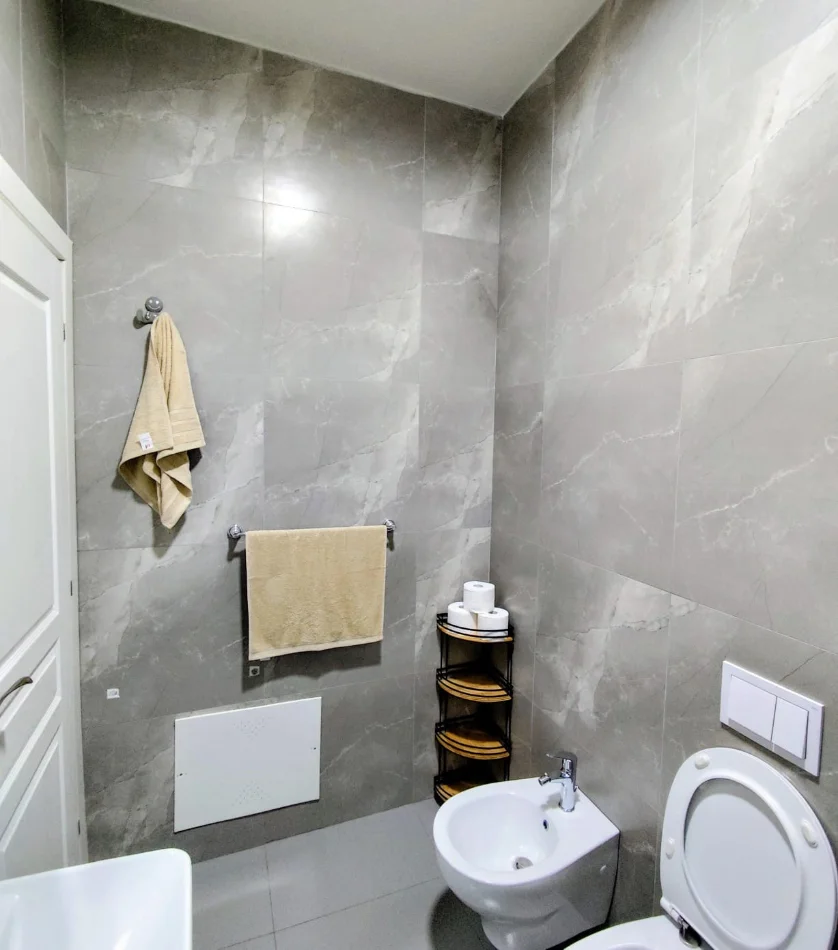 Tirane, jepet me qera apartament 1+1 Kati 7, 65 m² 500 € (Kompleksi Asl tek Pediatria)
