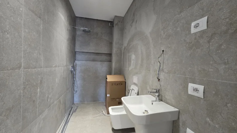 Tirane, shes apartament 1+1+Ballkon Kati 7, 63 m² 215.000 € (Rruga e Barrikadave)