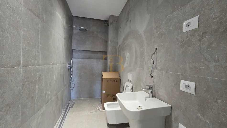 Tirane, shes apartament 1+1+Ballkon Kati 7, 63 m² 210.000 € (Rruga e Barrikadave)