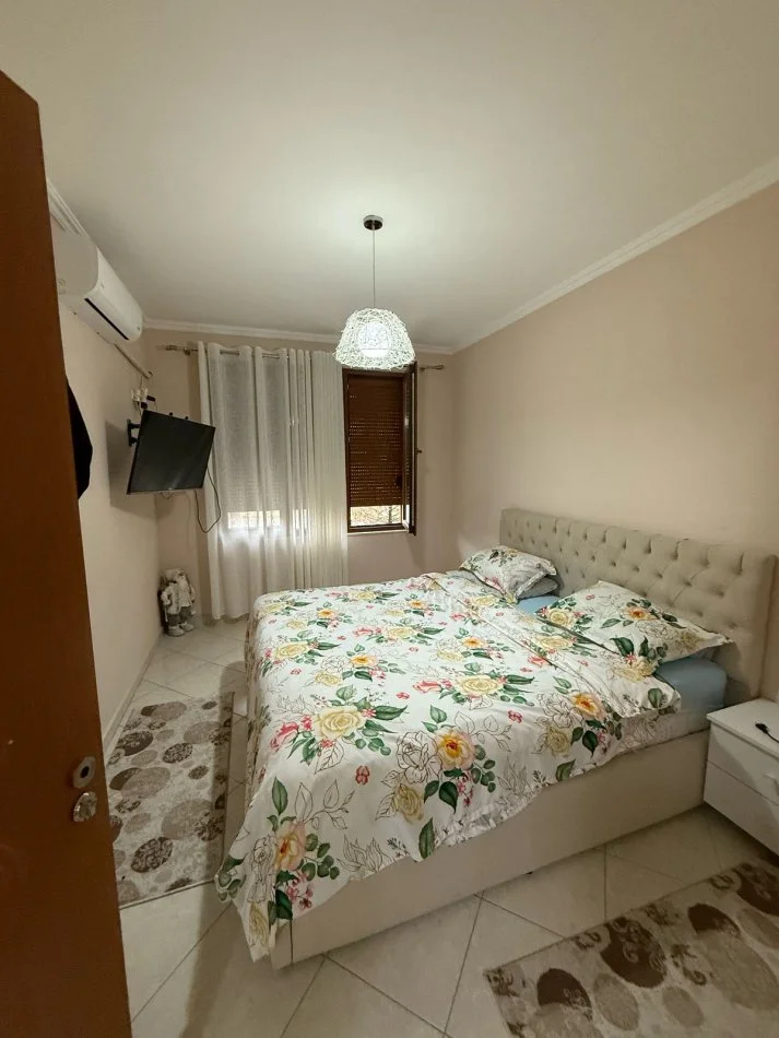 Tirane, shitet apartament 2+1+Ballkon Kati 3, 87 m² 127.000 € (Rruga Dajtit)