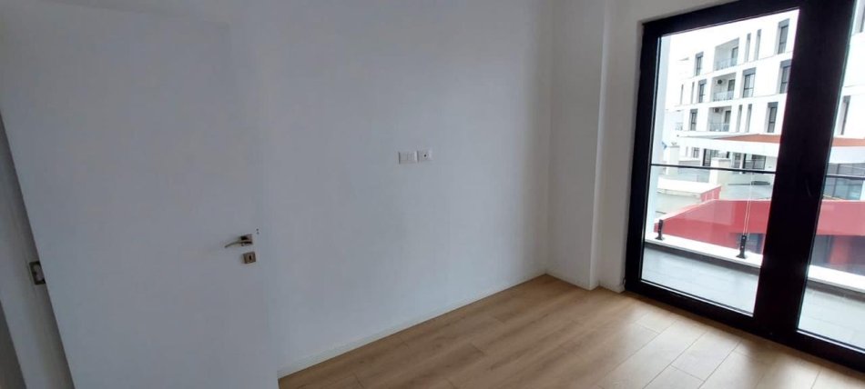 Tirane, jepet me qera apartament 1+1 Kati 9, 70 m² 500 € (Rruga e Dibres)