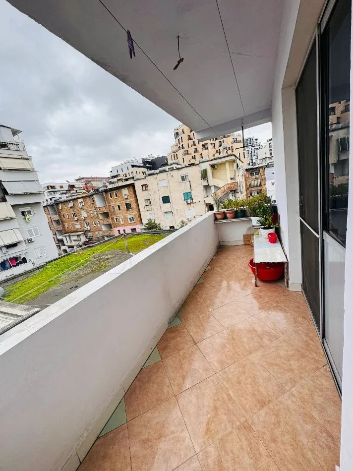 Tirane, jepet me qera apartament 1+1 Kati 5, 500 € (Rruga Kosovareve)