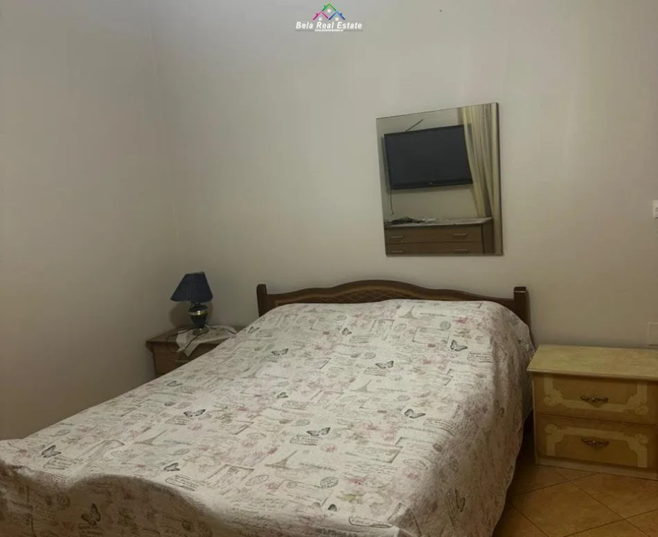 Tirane, jepet me qera Vile 3+1 Kati 3, 130 m² 580 € (teodor keko)